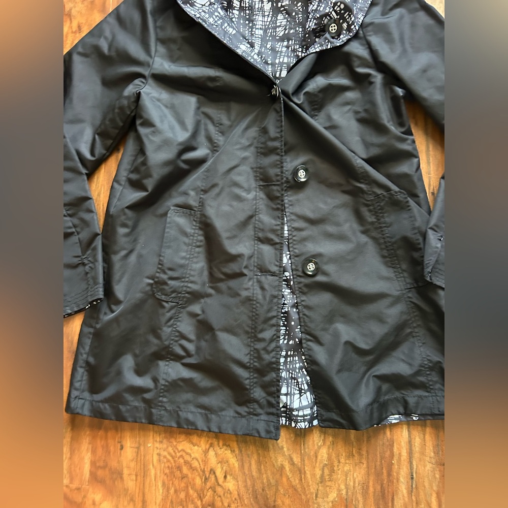Black and White Reversible Raincoat with Hood Fits Like A Medium - Picture 3 of 5